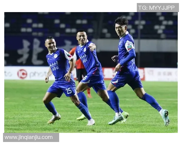 双脚均衡的足球明星如何在赛场上展现独特魅力与技术优势 双脚均衡的足球明星如何在赛场上展现独特魅力与技术优势