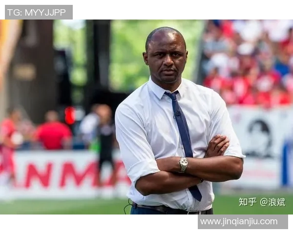 足球巨星享受奢华生活抽雪茄的时刻尽显风范与魅力 足球巨星享受奢华生活抽雪茄的时刻尽显风范与魅力